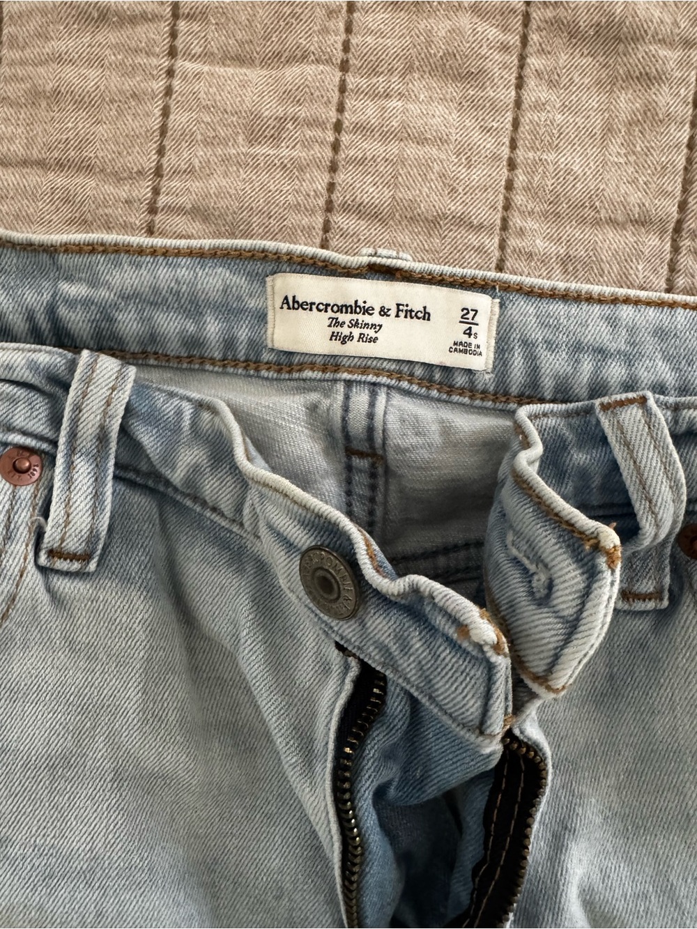 Abercrombie & Fitch Light Blue Slim Straight Women's Jeans - Picture 2 of 3